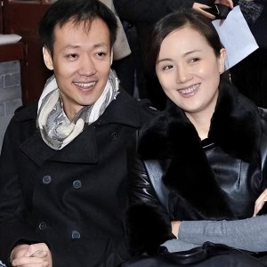 离过年不到2月，52岁辛柏青高调传出喜讯，朱媛媛终于可以放心了